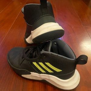 Boys Adidas Basketball Shoes 🏀